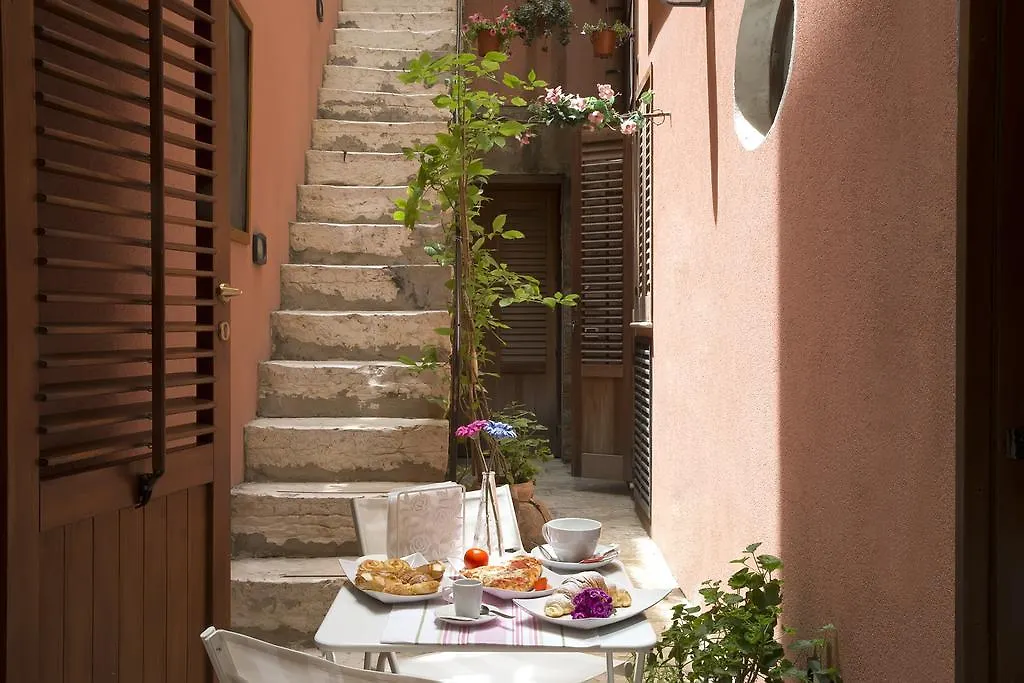Il Cortile Fiorito Lägenhet Trapani 0*,