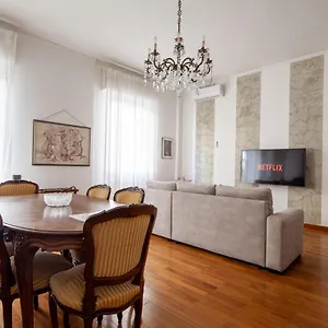 Holidays Apartment La Spezia