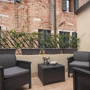 Sant'aponal Cozy With Balcony R&r Apartment Venice